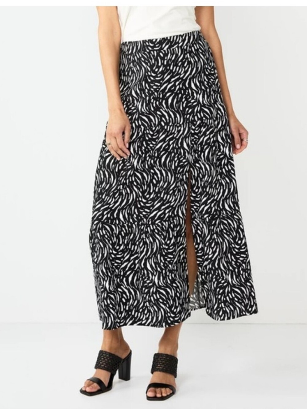 Nine West Black White Geometric Maxi Skirt Size Small